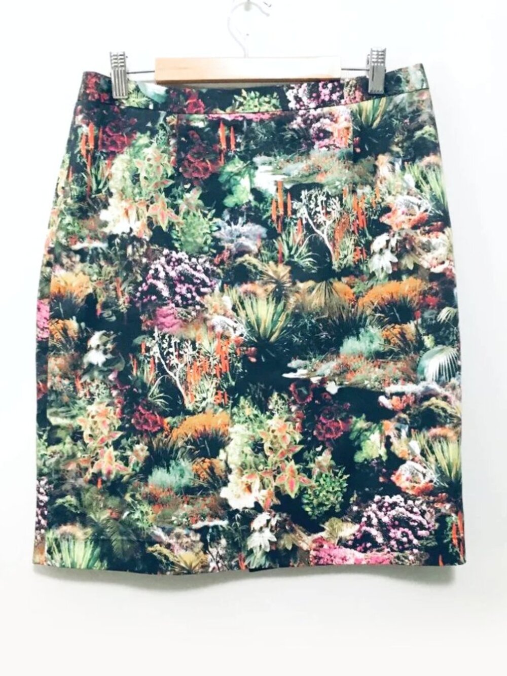 Mario Serrani Coral Garden Print Italian Pencil Skirt Size 8